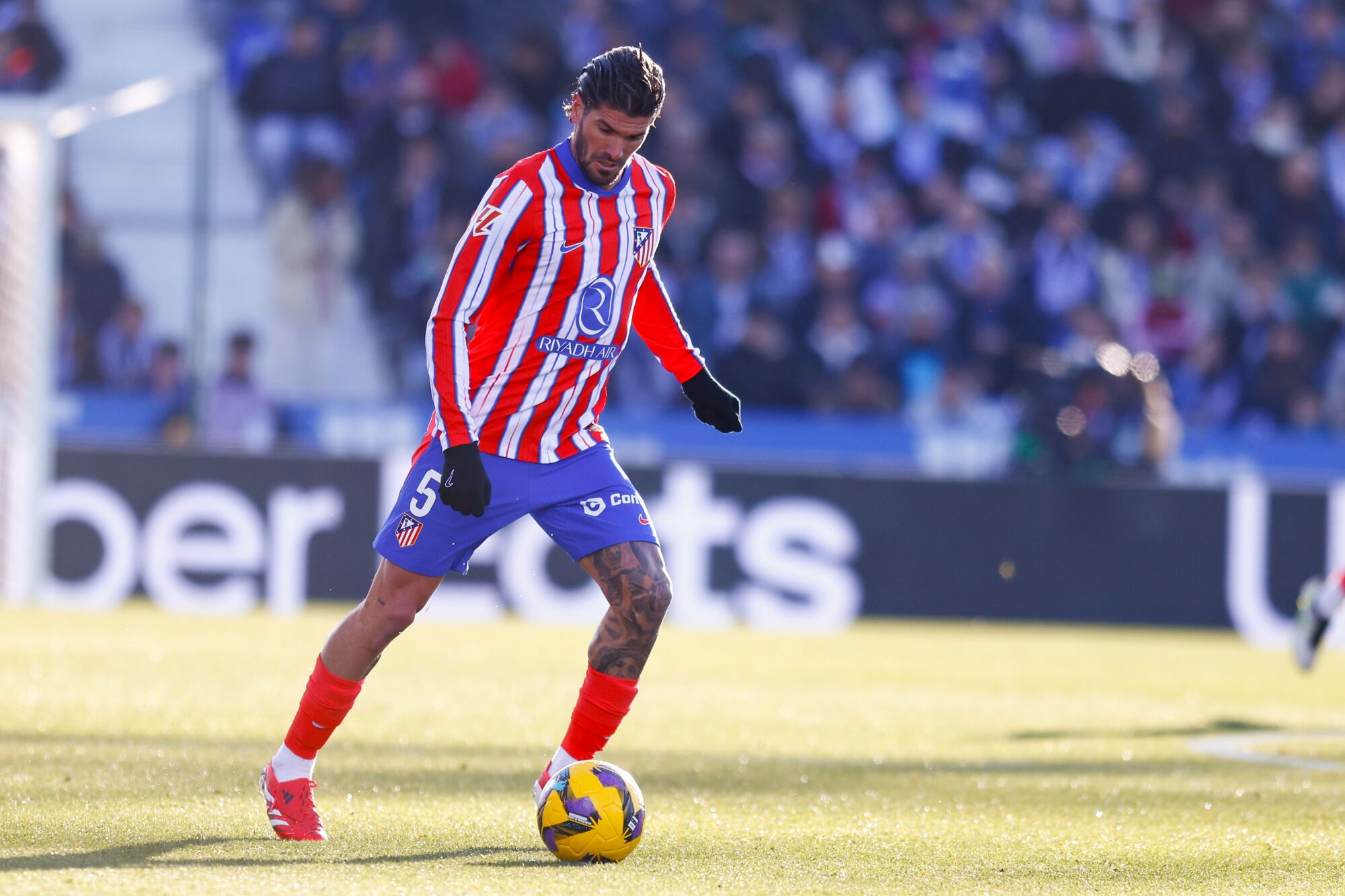 Rodrigo De Paul of Atletico de Madrid in action during the Spanish League, LaLiga EA Sports, football match played between CD Leganes and Atletico de Madrid at Butarque stadium on January 18, 2025, in Leganes, Madrid, Spain. AFP7 18/01/2025 ONLY FOR USE IN SPAIN. Dennis Agyeman / AFP7 / Europa Press;2025;SPAIN;SPORT;ZSPORT;SOCCER;ZSOCCER;CD Leganes v Atletico de Madrid - LaLiga EA Sports;