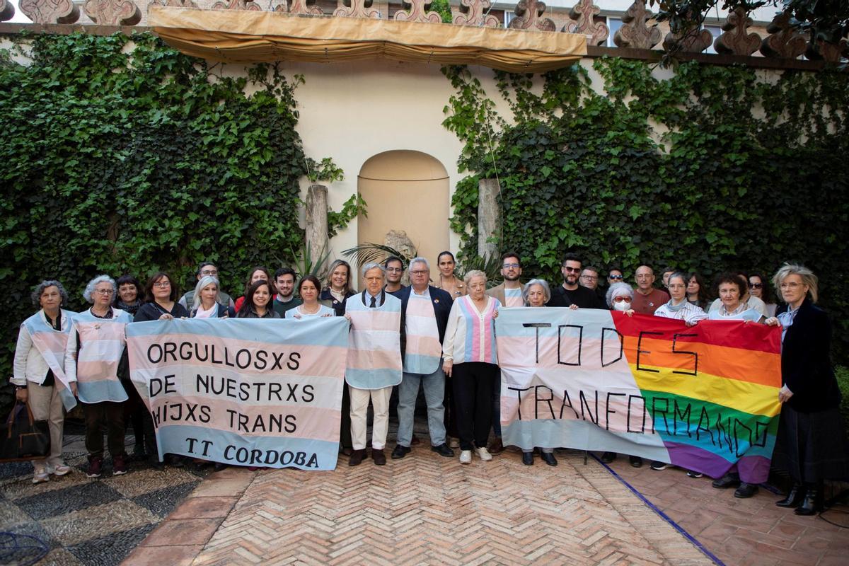 Miembros de la Corporación provincial se han sumado a la lectura del manifiesto.