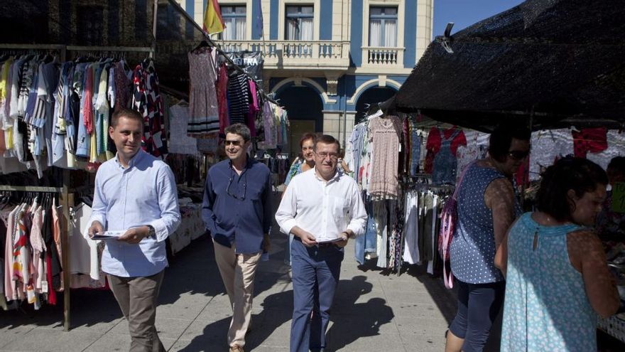 Los dirigentes del PP, hoy, en Laviana.