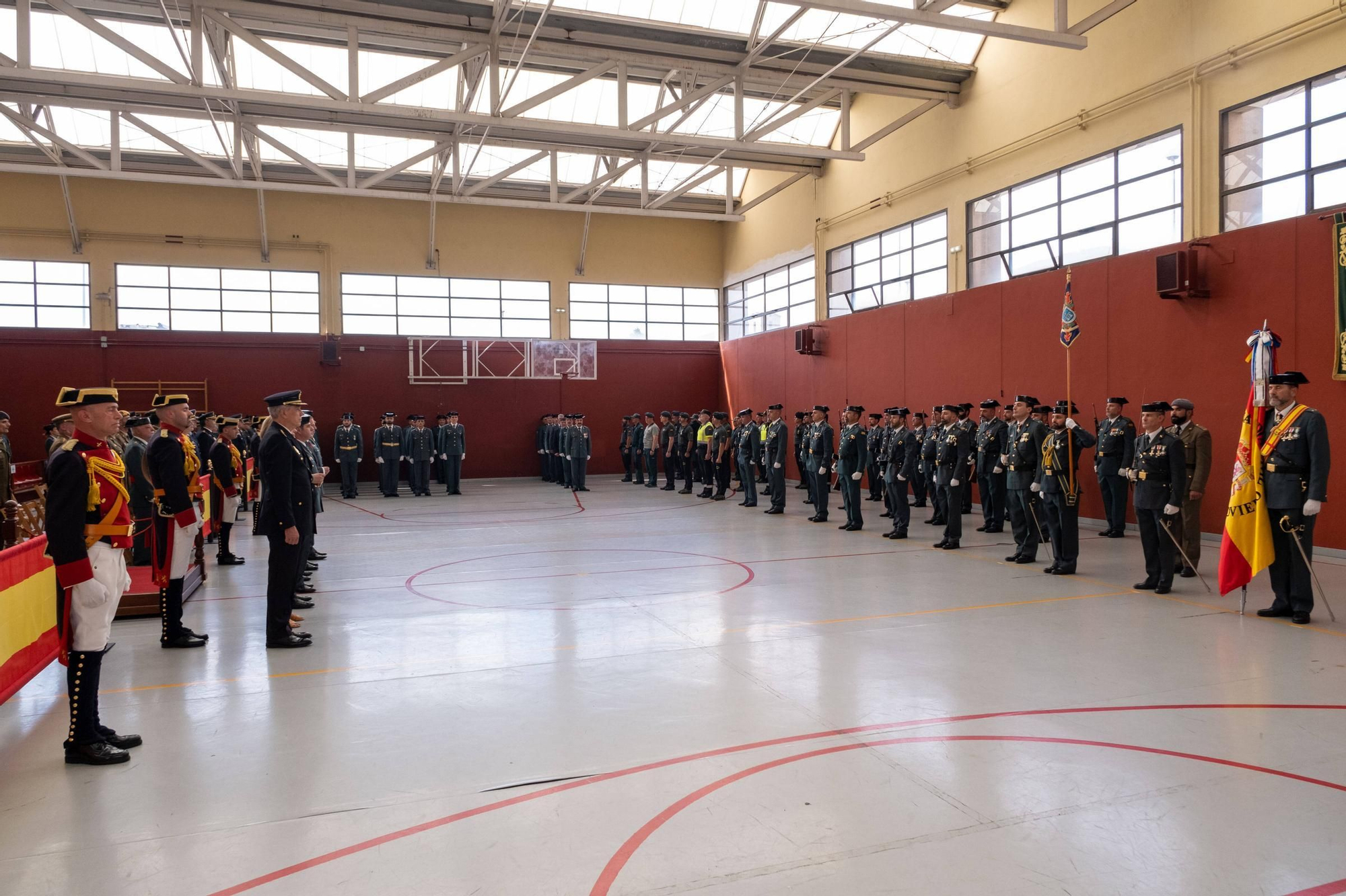 EN IMÁGENES: Así fueron los actos en Oviedo del 179 aniversario de la Guardia Civil