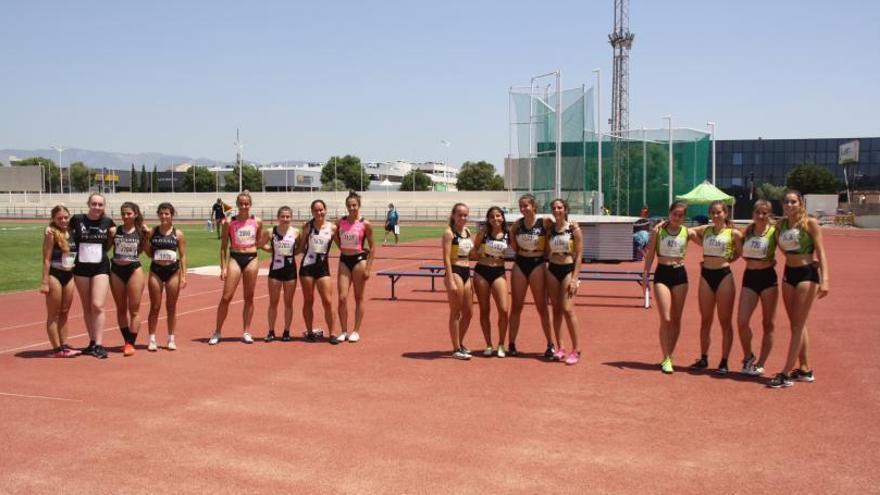 Equipos del Speed, Diana, Siurell y Pegasus, los cuatros primeros clasificados en los relevos 4x400 femeninos del Autonómico.