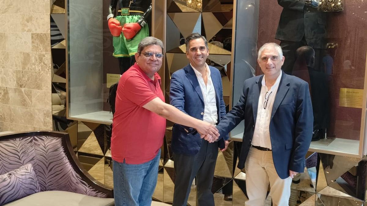 Acuerdo para abrir la nueva delegación de Amazing Up en Panamá