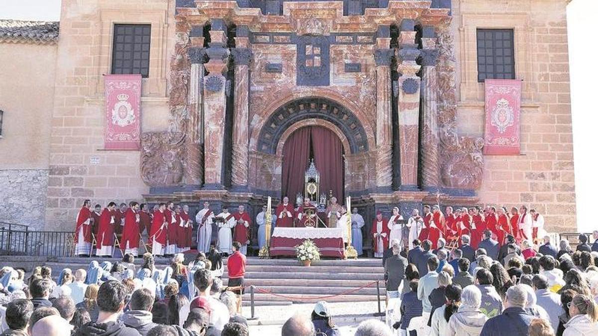 La Basílica de la Vera Cruz, en una de las peregrinaciones que se han celebrado este 2024.