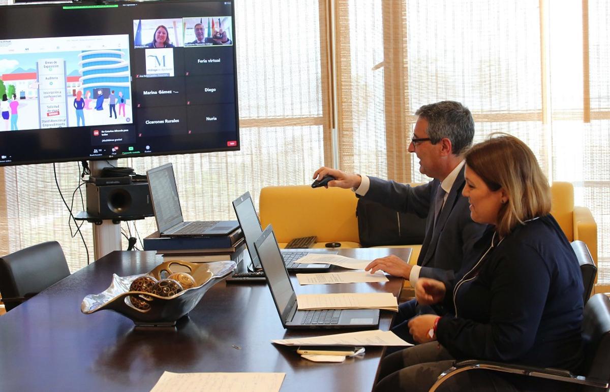 Francisco Salado y Natacha Rivas durante la feria virtual.