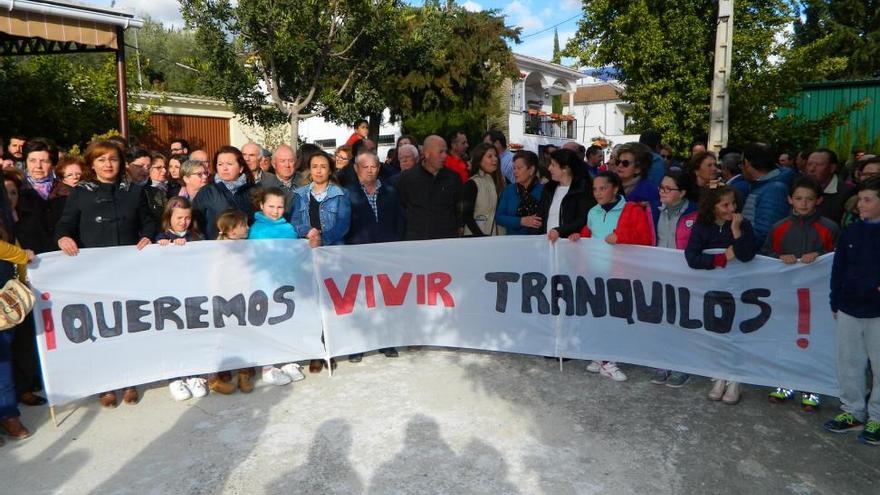 Unas 150 personas protestan por los robos en el entorno de Llanos de Don Juan