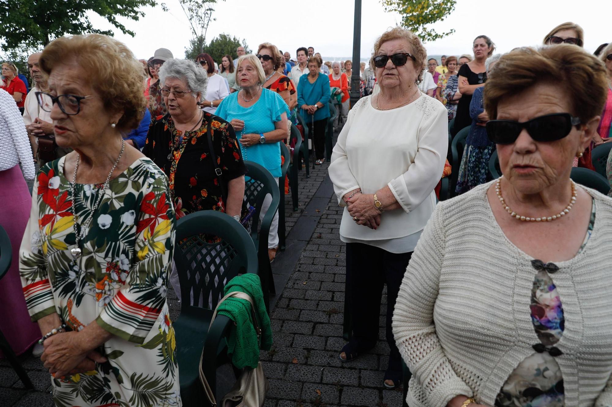 Misa en la ermita con motivo del día de Nuestra Señora de la Virgen de La Luz, en imágenes