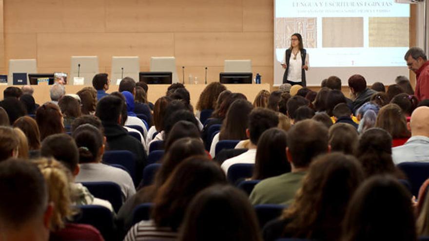 Imagen de la ponencia de Marina Escolano-Poveda.