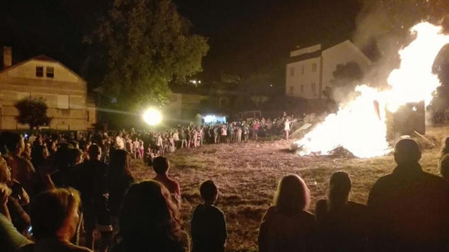 San Juan en Vigo 2017 | Así fue la hoguera que tuvo lugar en Teis