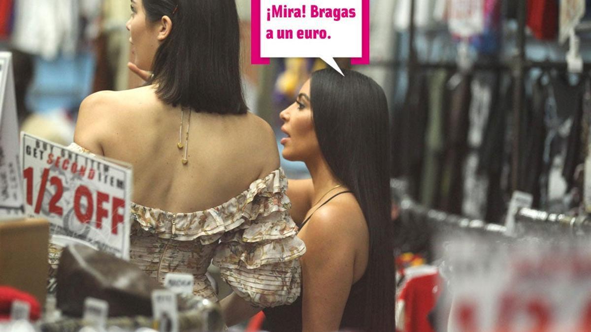 Kim Kardashian y Kendall Jenner, de compras en el mercadillo del barrio