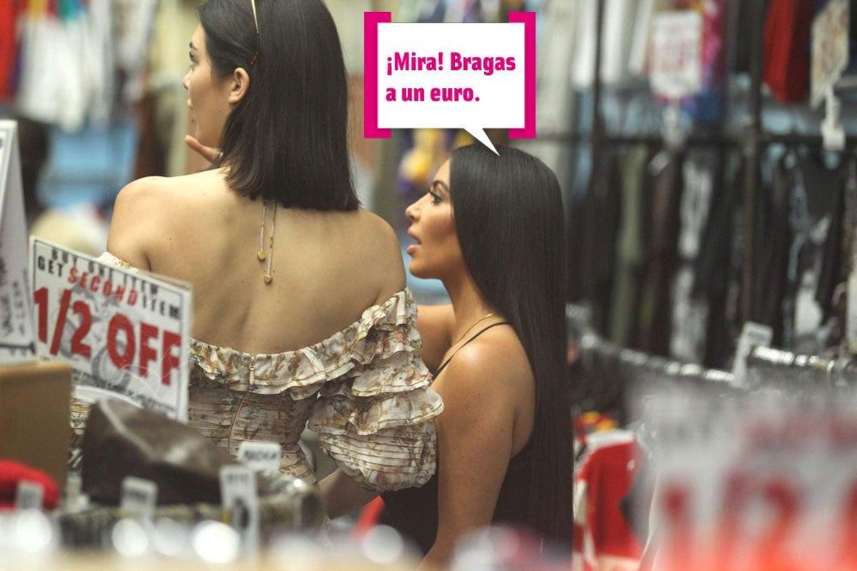 Kim Kardashian y Kendall Jenner, de compras en el mercadillo del barrio