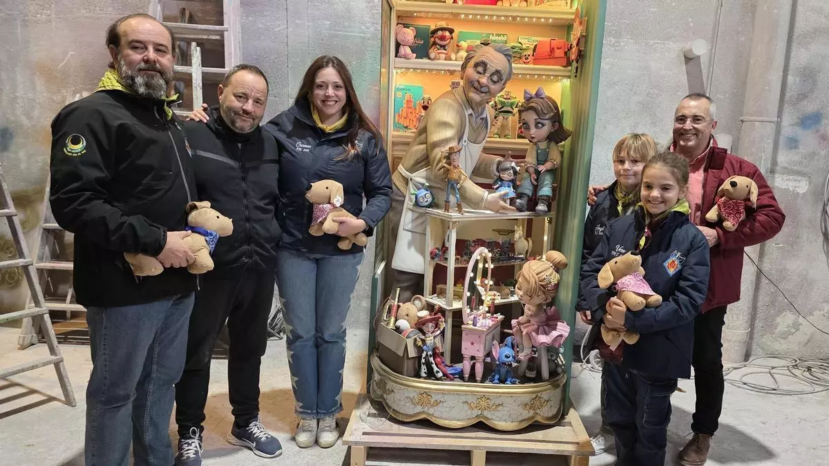 Almirante presenta su doble apuesta por el Ninot Indultat de las Fallas de València 2026