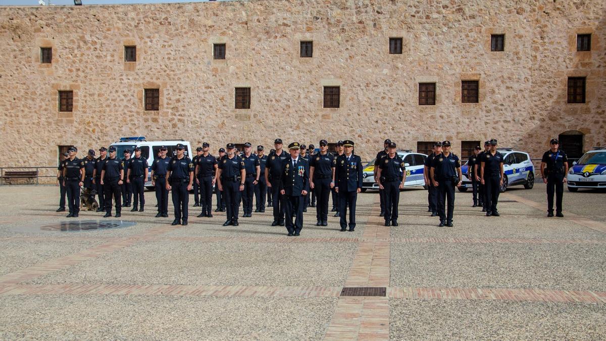 Agentes de la Policía Local de Santa Pola en el acto en honor al patrón