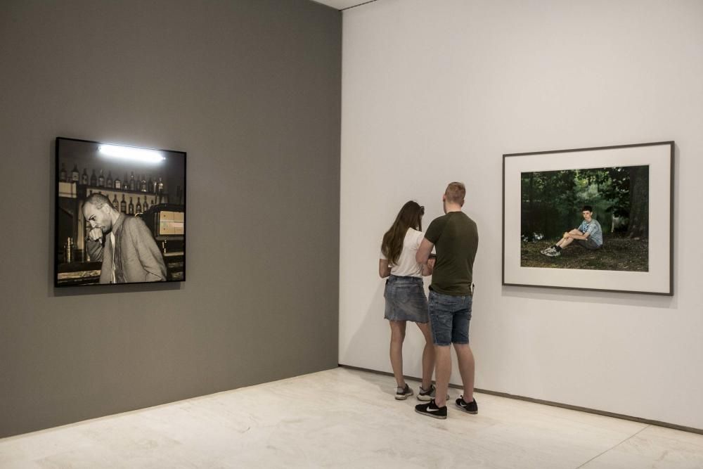 El MACA inaugura la exposición Mírame. Retratos en la colección La Caixa de Arte Contemporáneo