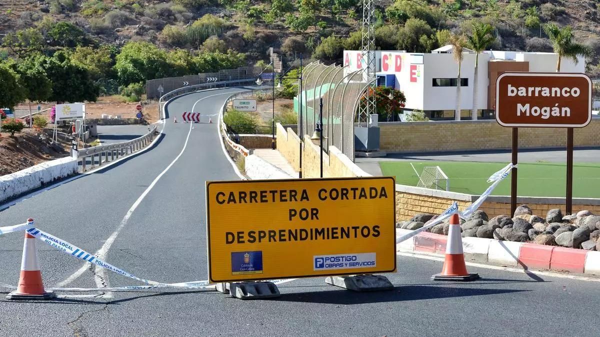 Imagen de archivo de la carretera cortada desde Playa de Mogán.