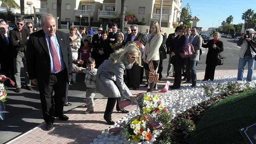 El recuerdo a José Cruz y Manuel García marca la inauguración de la rotonda del Rotary