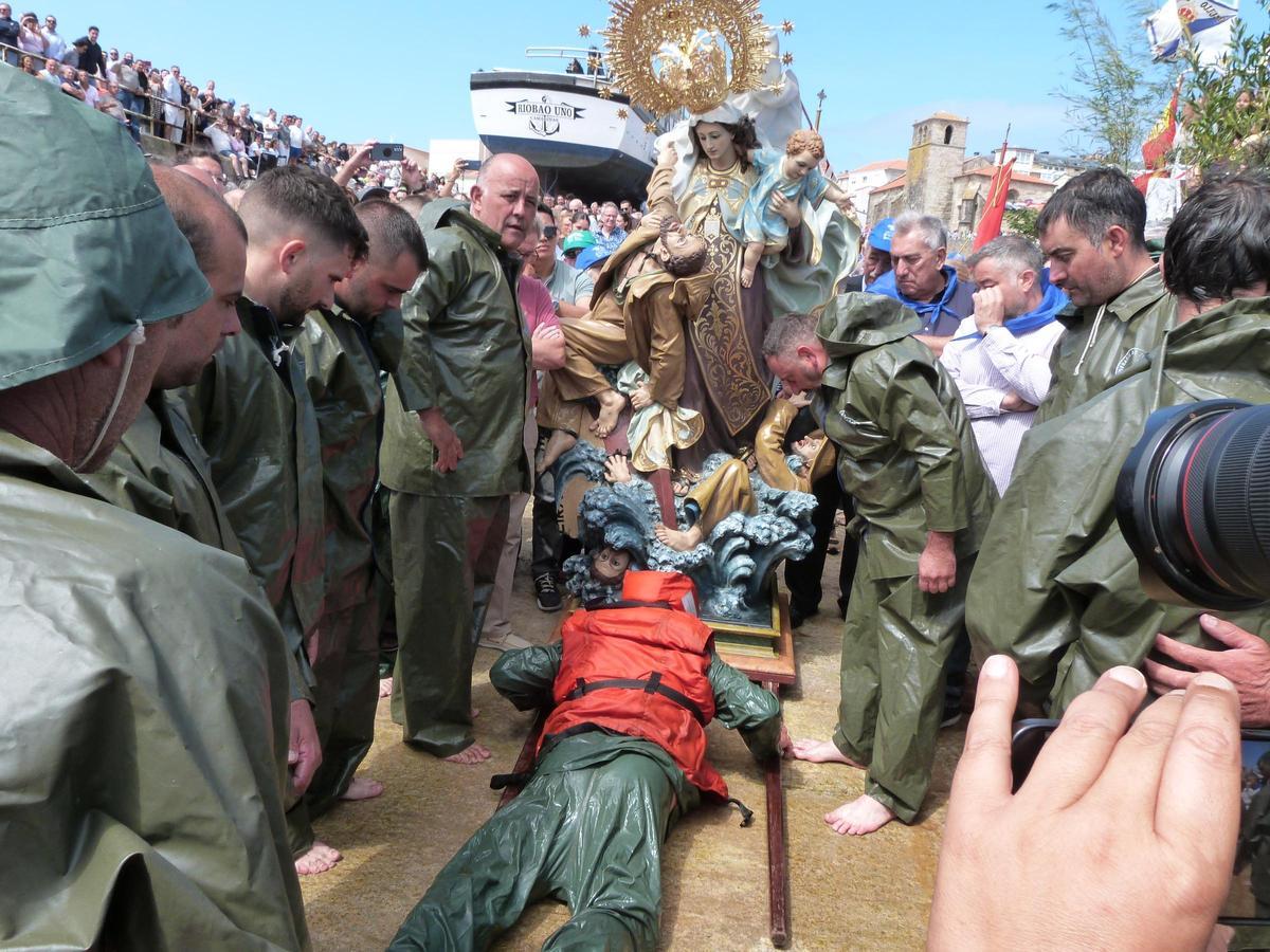 Milagre en Laxe: a Virxe do Carme resucita a un mariñeiro na recreación do Naufraxio Milagre en Laxe: a Virxe do Carme resucita a un mariñeiro na recreación do Naufraxio