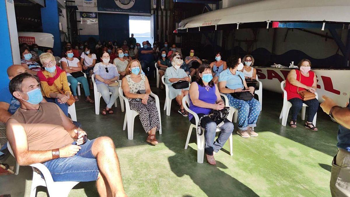 Asamblea de trabajadoras de Thenaisie Provoté ayer por la mañana en O Grove.