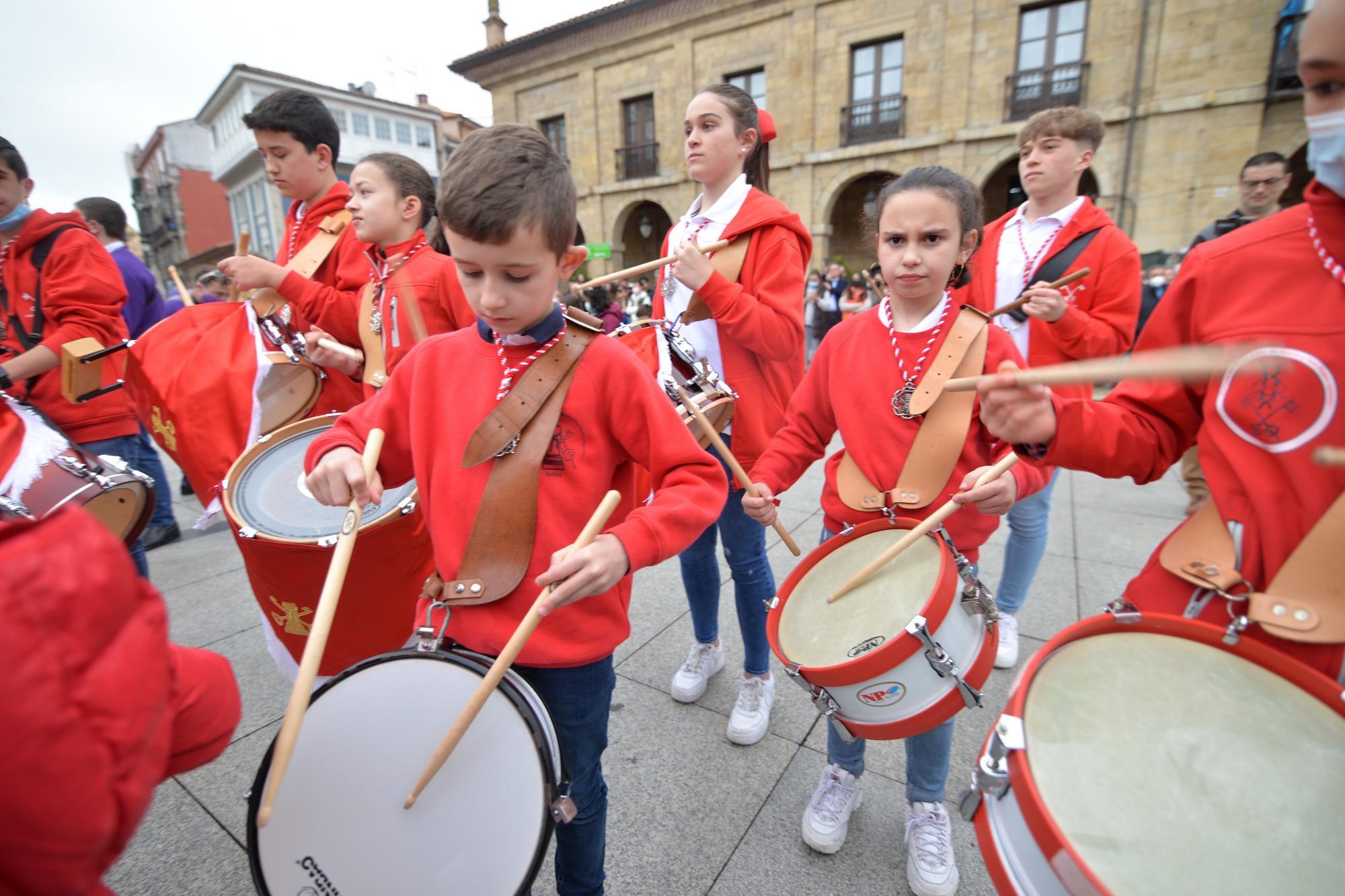 EN ImÁGENES: Avilés vibra con la tamborrada: 15 minutos de sonido atronador en El Parche