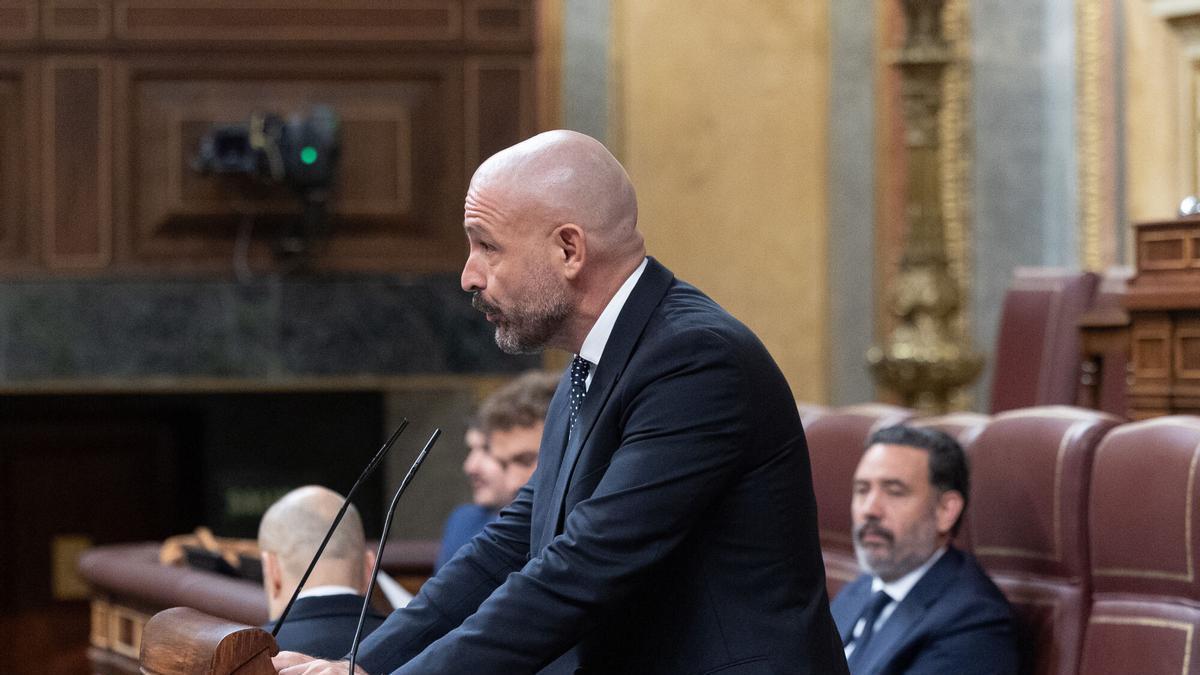 "Se ríe de mi condición": un diputado nacional del PP acusa a Barbón de "homofobia" y el Presidente asturiano dice que "miente"