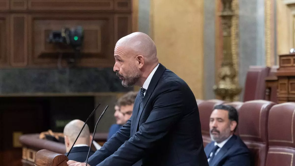 "Se ríe de mi condición": un diputado nacional del PP acusa a Barbón de "homofobia" y el Presidente asturiano dice que "miente"