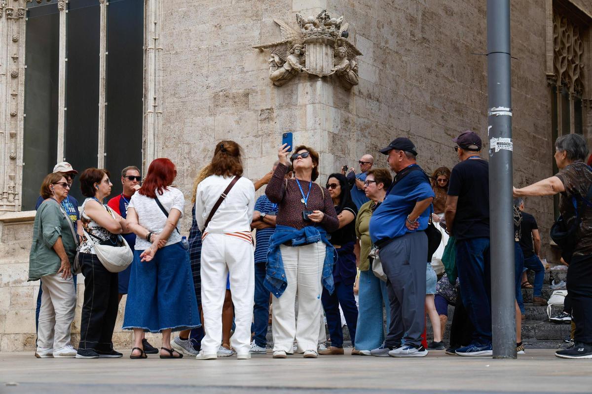 Visitantes en el centro de València.