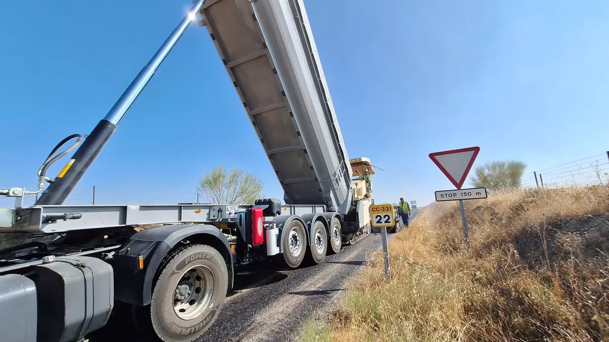 La carretera de Cáceres por la que pasan más de 10.000 coches al día que se está reparando