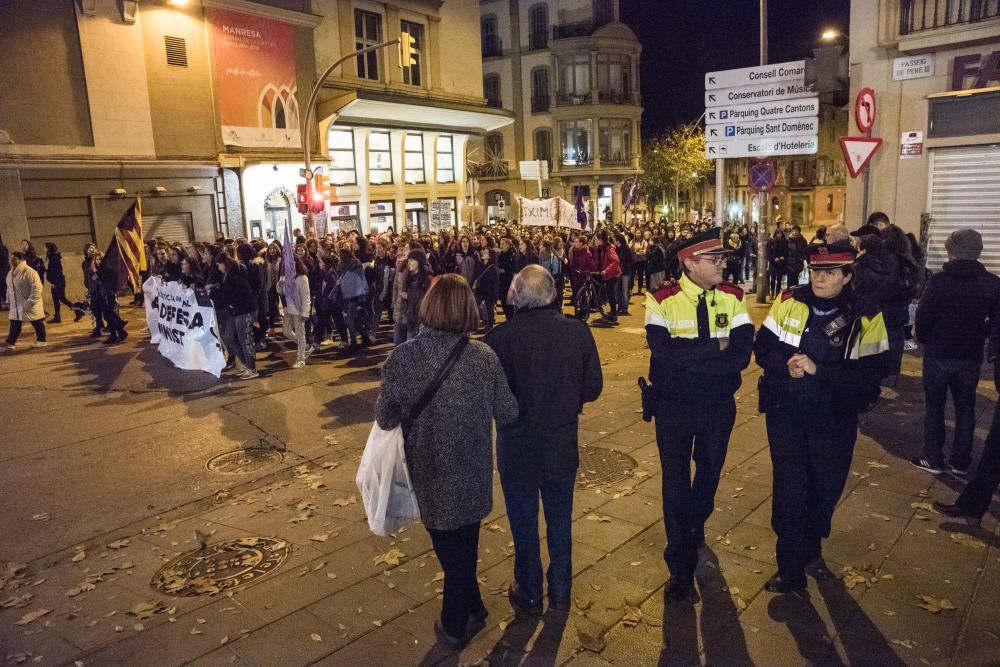 Unes 400 persones es manifesten a Manresa contra la violència masclista