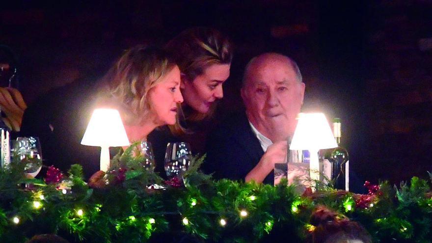 Amancio Ortega, su mujer, Flora Pérez, y su hija Marta. // V. E.