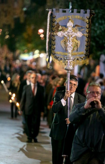 Varios momentos de la procesión que se celebró en honor al apóstol en Benidorm.