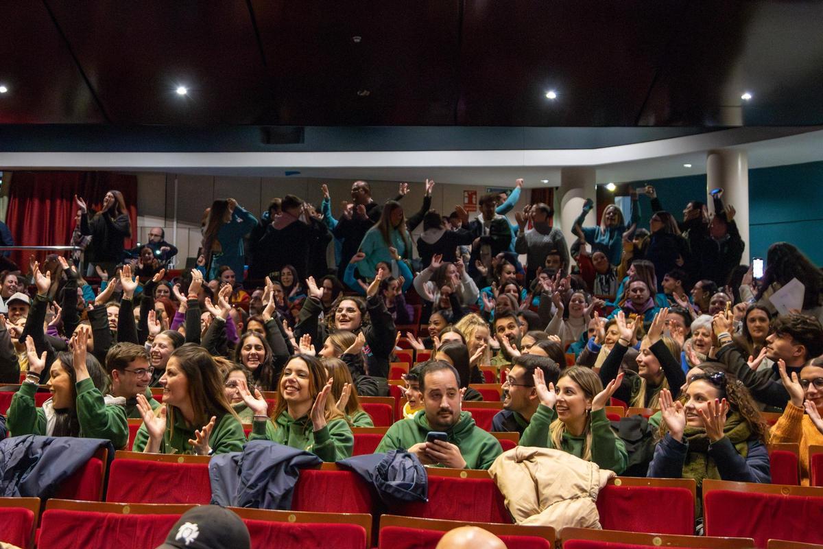 Ambiente del público durante el sorteo.