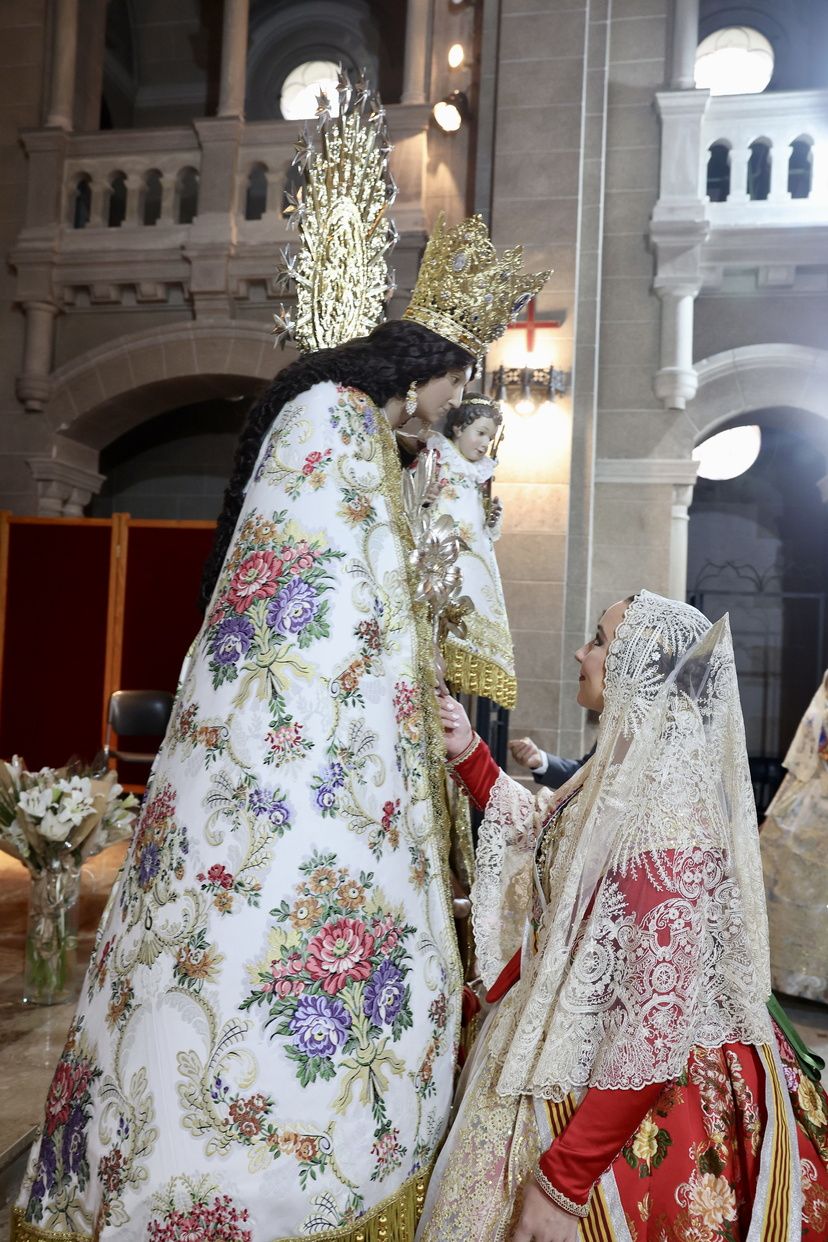 Así ha sido el Besamanos de las falleras mayores y cortes de honor 2025