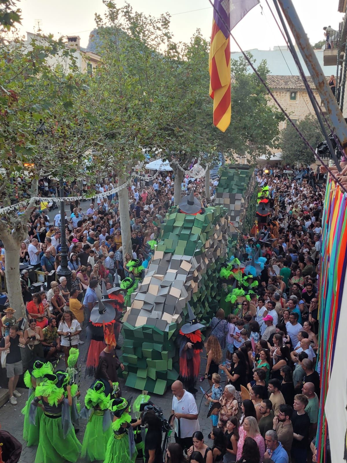 FOTOS | Un atípico desfile de carrozas en Alaró