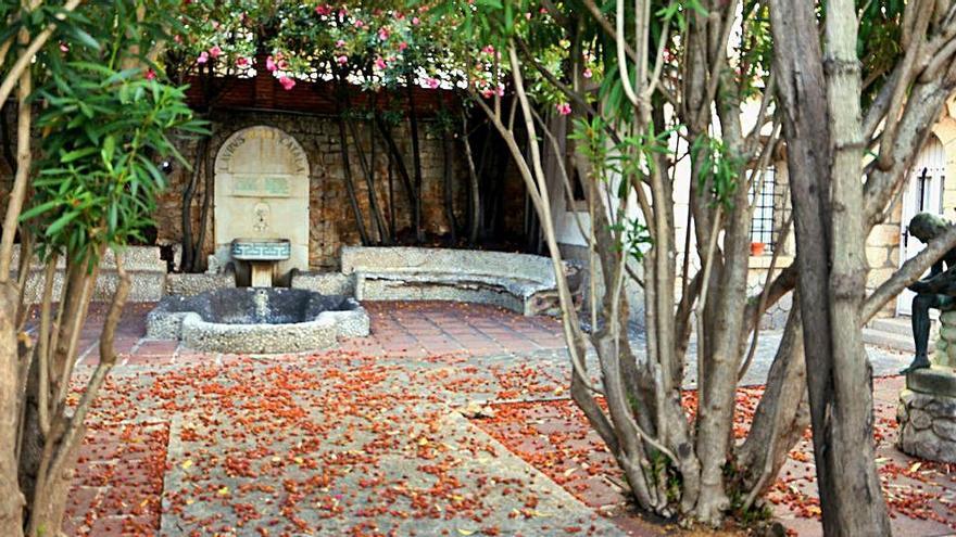 El jardí del Clos del Pastor, al passeig Lluís Albert de l&#039;Escala.