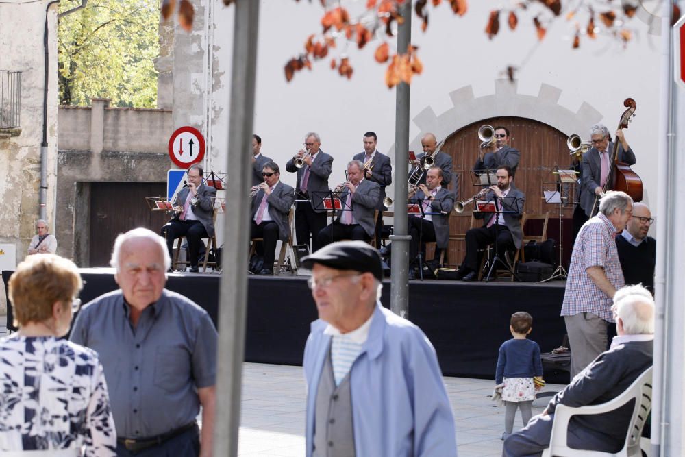 Ball de sardanes a les Preses