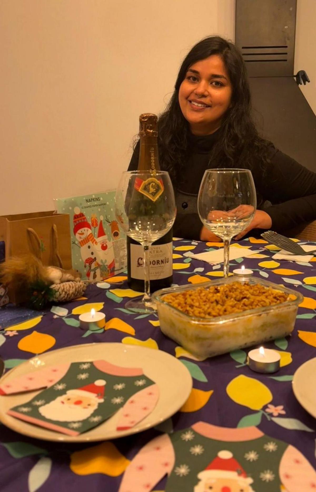 Anuradha Acharjee, de Nueva Delhi, pasó la Nochebuena con una amiga de Rusia en Vigo.