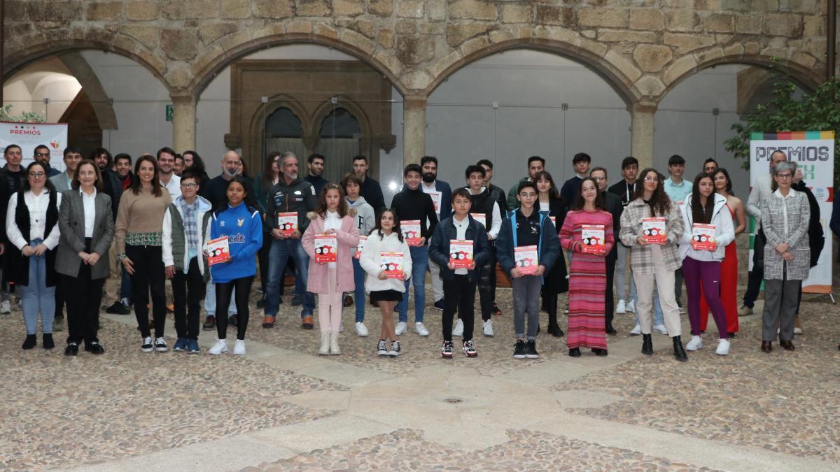 Galardonados en la última edición de los Premios Diputación Contigo y Premios DUEX.