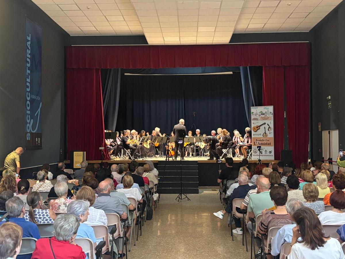 La sociedad musical burjasotense durante el concierto.