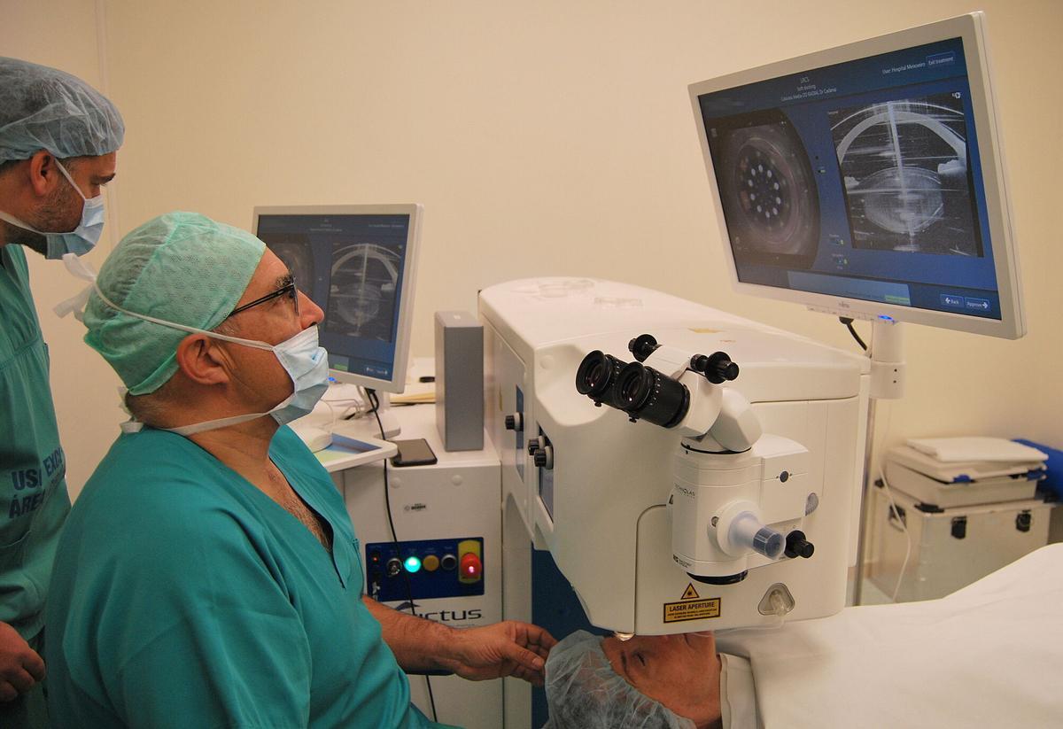 Médicos en el servicio de Oftalmología del Chuvi