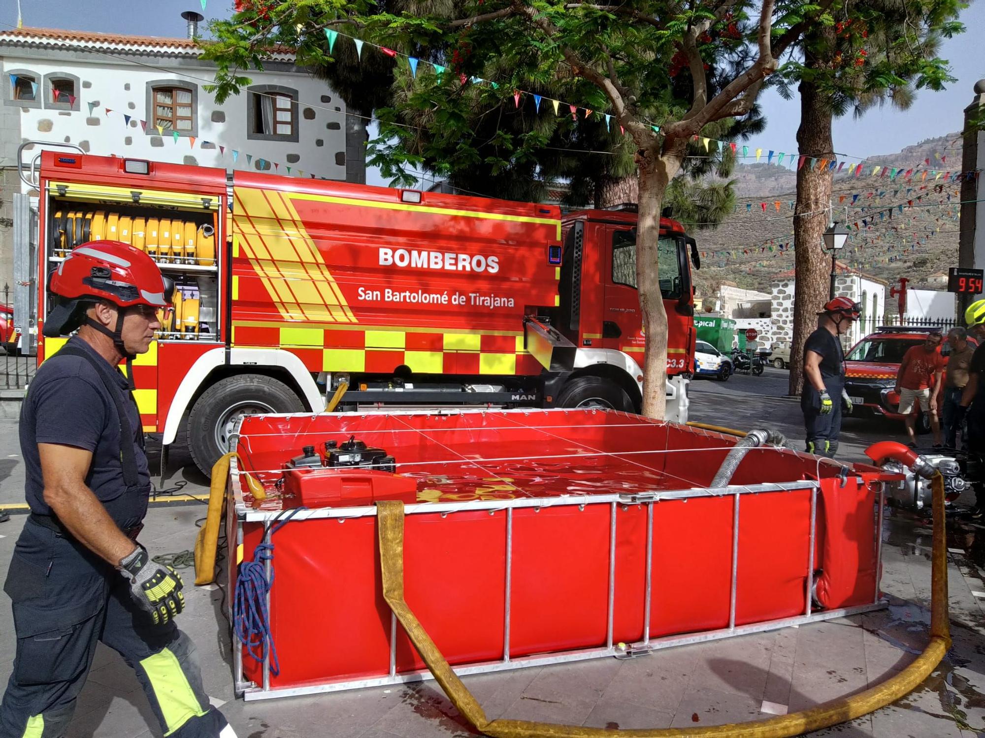 Presentación de los nuevos vehículos para los bomberos de San Bartolomé de Tirajana