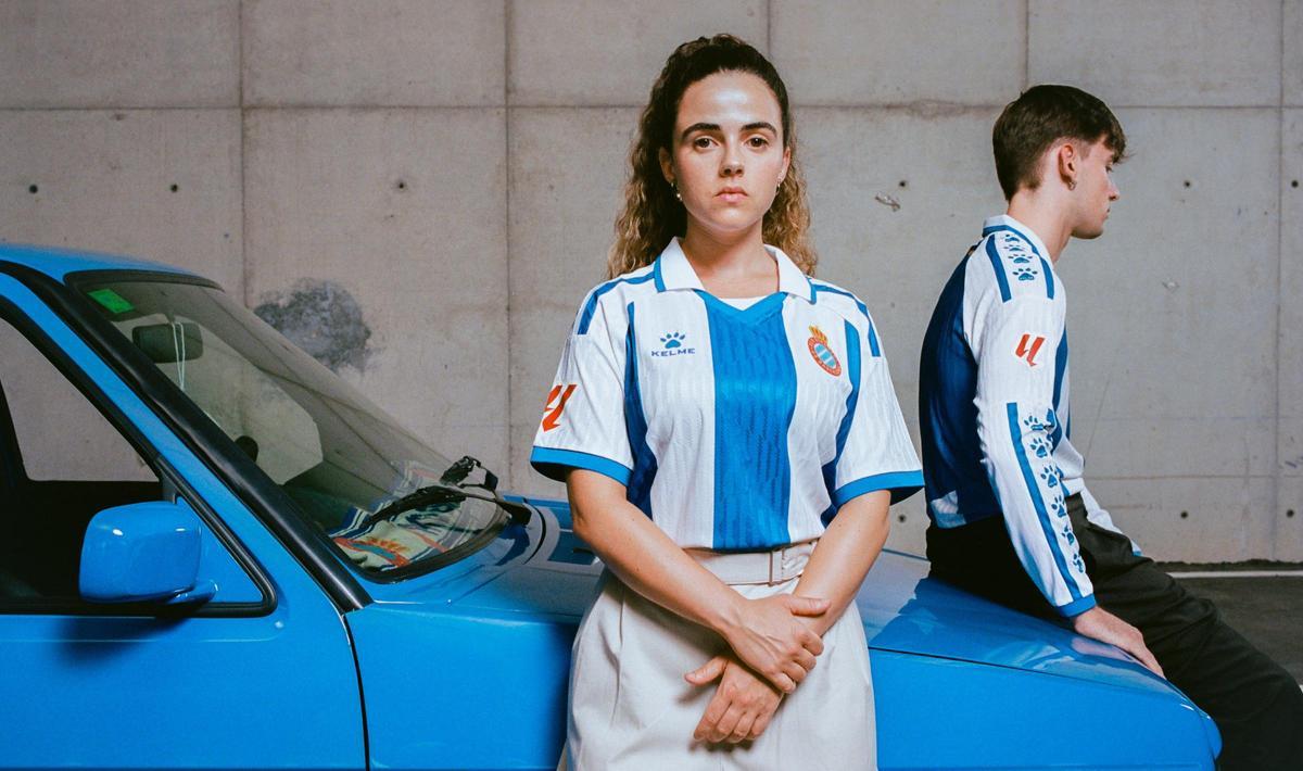 La primera equipación dle Espanyol para la temporada 25/26