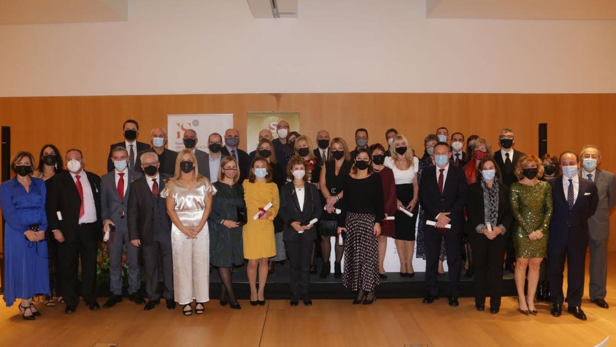 Foto de familia de los galardonados, en el Palau de Congressos. | CGSB