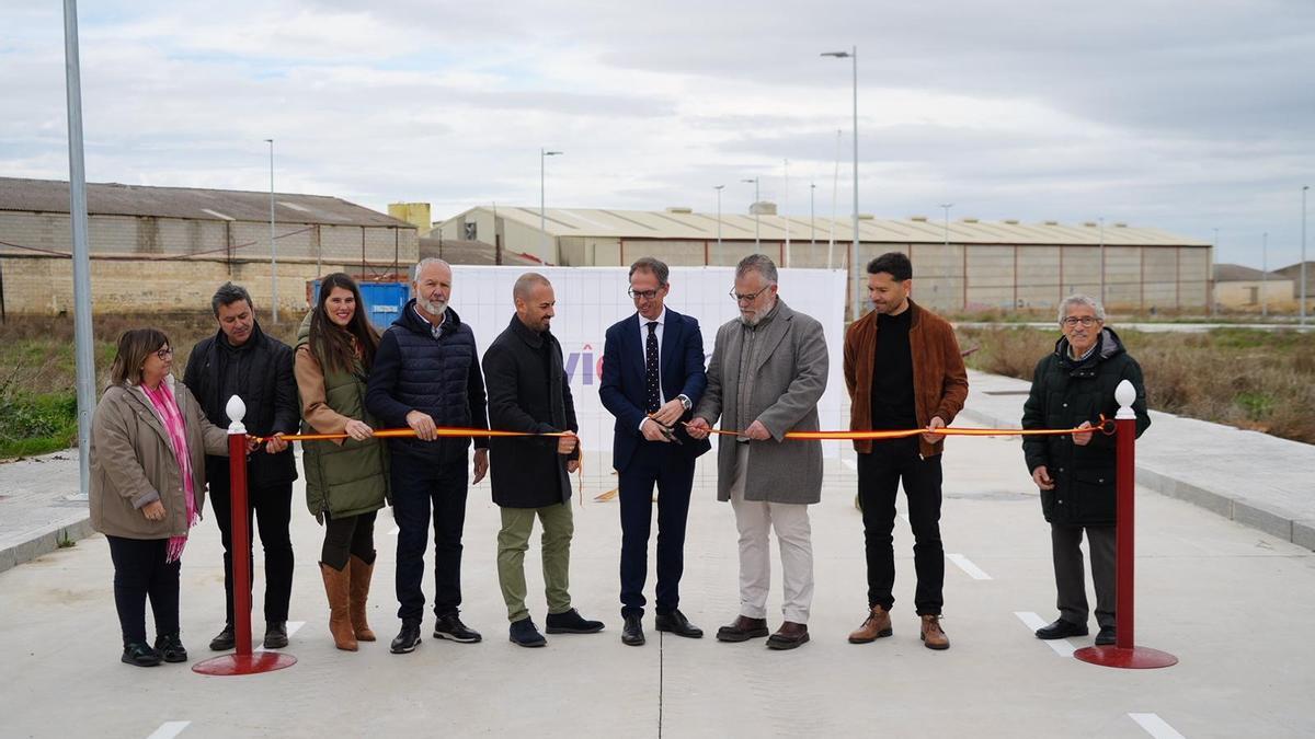 Corte de la cinta inaugural del nuevo sector urbano de Pozoblanco.