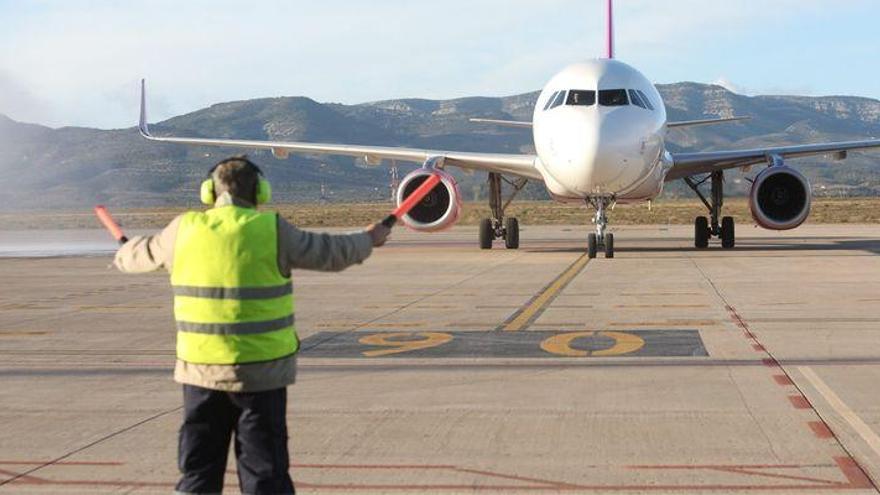 Wizz Air crea vuelos con Alicante y Málaga mientras aplaza Castellón