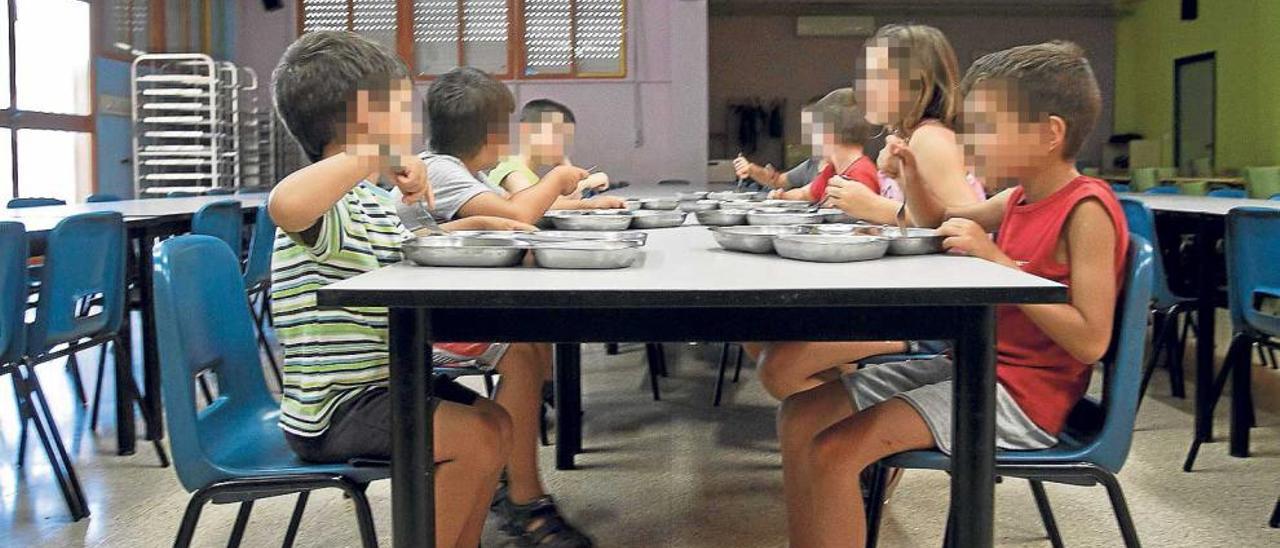 Escolares en una de las pocas escuelas de verano que ya empezaron en junio y que desde mañana acogerán a alumnos becados