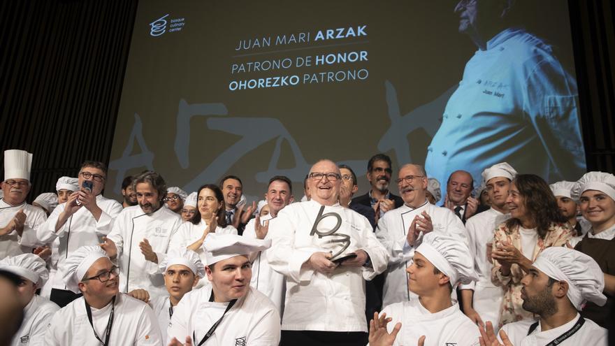 Euskadi se rinde a Arzak, el cocinero que puso la gastronomía vasca en el mapa