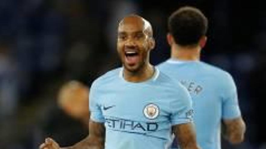 Fabian Delph celebra el triomf