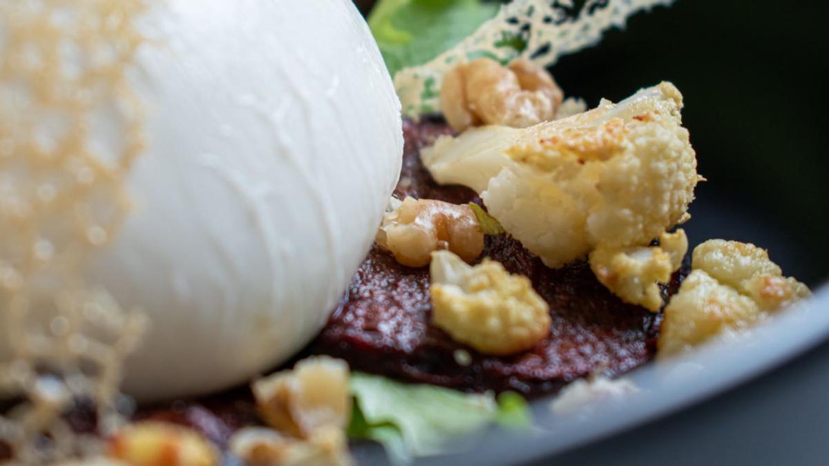 La coliflor es muy baja en calorías, tiene propiedades saciantes y muchos nutrientes