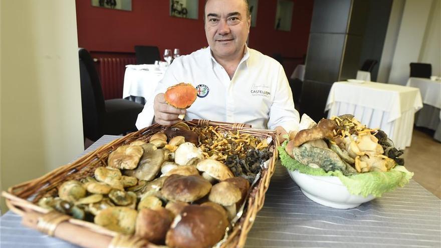 Miguel Barrera, protagonista de una cena en blanco y negro