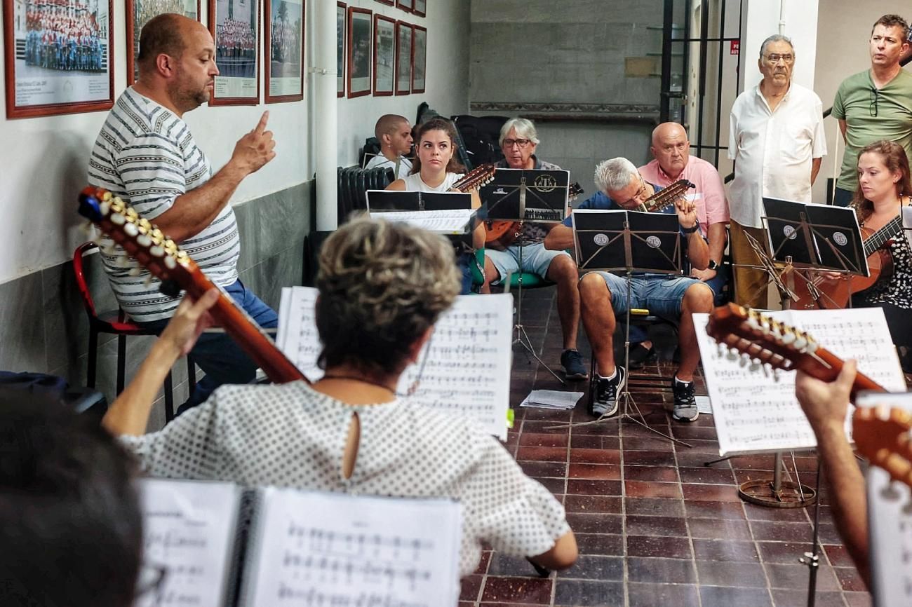 Ensayo de la UA El Cabo, con la participación de directores invitados