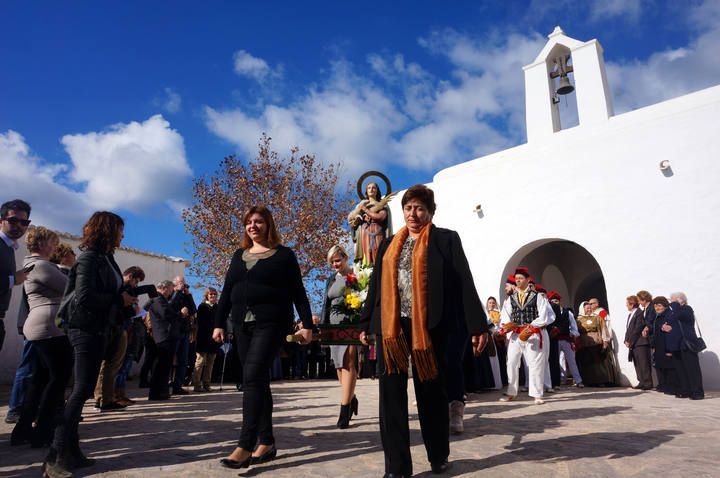 Santa Agnès se viste de gala hoy para celebrar su día grande, con la tradición y la música disco como principales protagonistas.